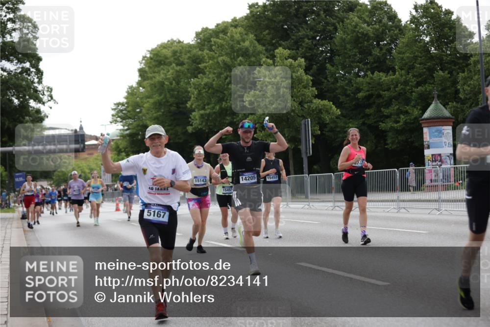 29.06.2025 - hella hamburg halbmarathon Jannik Wohlers http://msf.ph/oto/8234141 29.06.2025 10:28:28 Lombardsbrücke 1518, 1557, 1869, 3717, 4161, 4362, 4700, 4834, 4982, 5167, 5249, 5250, 6102, 7169, 10068, 12442, 14205, 15143, 15256, 15452, 15453, 16643 meine-sportfotos.de