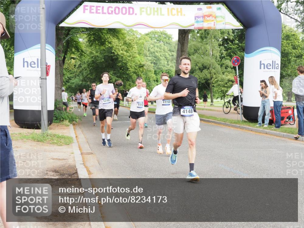 29.06.2025 - hella hamburg halbmarathon MichiJ http://msf.ph/oto/8234173 29.06.2025 10:26:52 Zwischen KM18-KM19 2262, 2296, 4148, 5248, 8002, 11423, 12900, 14274, 17722 meine-sportfotos.de