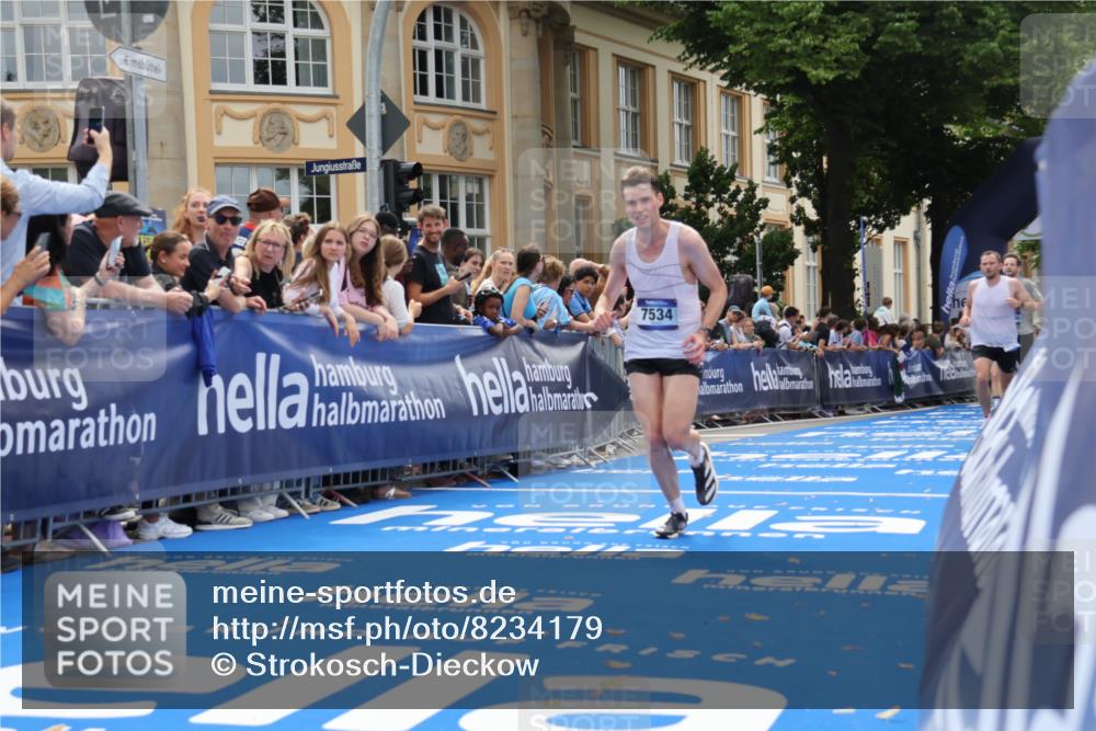 29.06.2025 - hella hamburg halbmarathon Strokosch-Dieckow http://msf.ph/oto/8234179 29.06.2025 10:34:31 Ziel 1644, 6169, 6305, 7534, 9686, 11230, 11661, 13618, 15887, 16148, 18026, 18099 meine-sportfotos.de