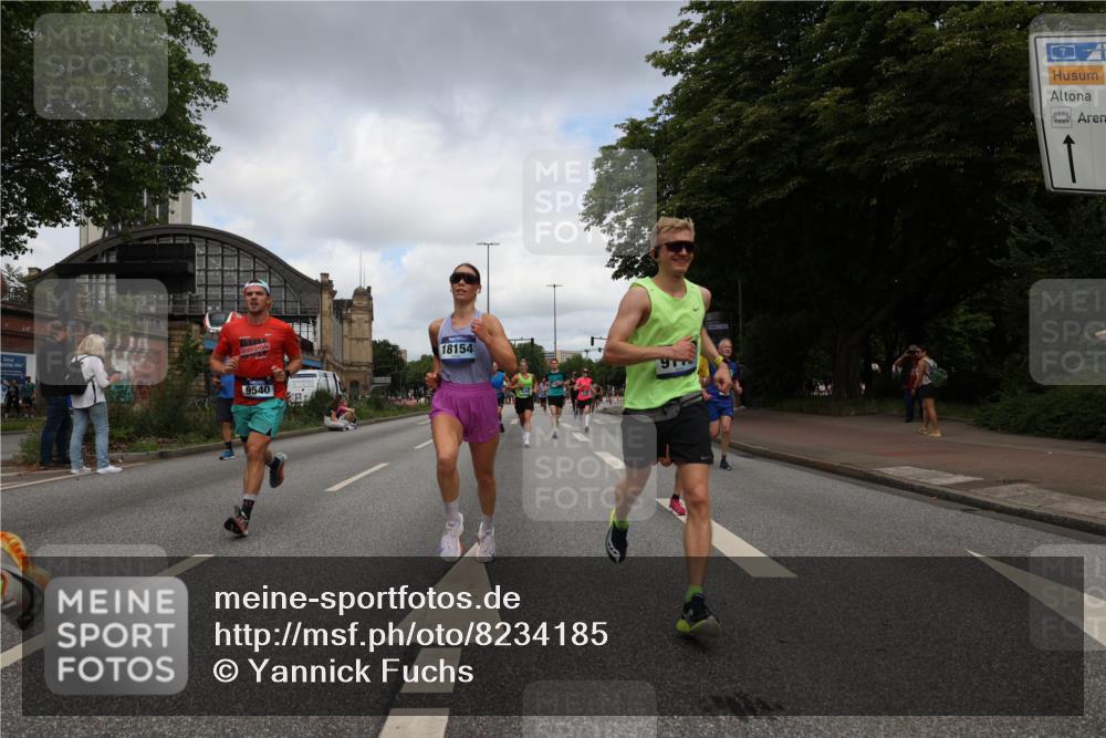 29.06.2025 - hella hamburg halbmarathon Yannick Fuchs http://msf.ph/oto/8234185 29.06.2025 10:34:23 20KM 1358, 1975, 2044, 2563, 2573, 2972, 3547, 3626, 4381, 4398, 4565, 4766, 4888, 5752, 6149, 8319, 8346, 8574, 8933, 9116, 9540, 11284, 11714, 11806, 12046, 12091, 12335, 12372, 13190, 14077, 14272, 14699, 15336, 15421, 15435, 15744, 15828, 17425, 17668, 17792, 17916, 17973, 18013, 18154, 18803 meine-sportfotos.de