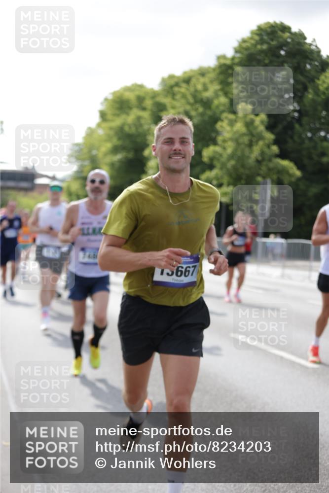 29.06.2025 - hella hamburg halbmarathon Jannik Wohlers http://msf.ph/oto/8234203 29.06.2025 09:53:17 Lombardsbrücke 2270, 2516, 2890, 2937, 3004, 3146, 3186, 3414, 4140, 4247, 4310, 4949, 5115, 5362, 5460, 5532, 5650, 6071, 6282, 6388, 6575, 6903, 7385, 7448, 7480, 9030, 9200, 9626, 9633, 9723, 9965, 11077, 12271, 13009, 13223, 13225, 13667, 14034, 14200, 14262, 14464, 14618, 14619, 14764, 15519, 15851, 16084, 16286, 16549, 16624, 16677, 16766, 17032, 17376, 17384, 17748, 17960, 18066, 18249, 18638, 18678, 18718, 18873, 18922 meine-sportfotos.de