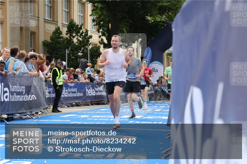 29.06.2025 - hella hamburg halbmarathon Strokosch-Dieckow http://msf.ph/oto/8234242 29.06.2025 10:34:33 Ziel 1644, 6169, 6305, 6878, 7534, 8395, 11230, 11661, 13618, 14289, 15887, 16148, 18026 meine-sportfotos.de