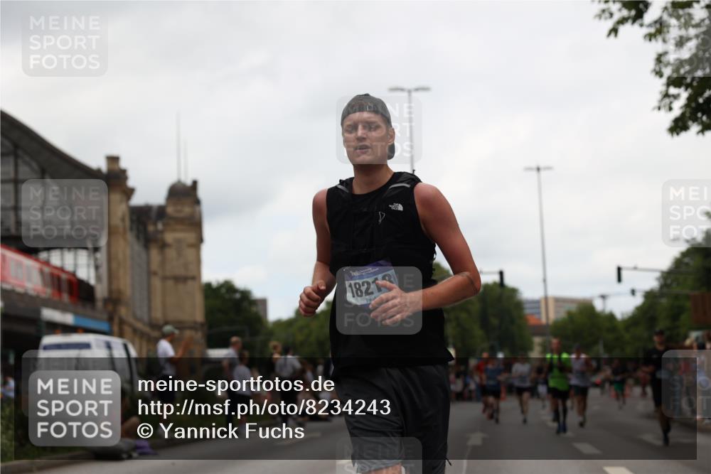 29.06.2025 - hella hamburg halbmarathon Yannick Fuchs http://msf.ph/oto/8234243 29.06.2025 11:04:39 20KM 1032, 2819, 3091, 3176, 3225, 3756, 4001, 4583, 6217, 7809, 7810, 7881, 8001, 8632, 8727, 9674, 10297, 10428, 10775, 11582, 11774, 11780, 12658, 13475, 13610, 14785, 15772, 16255, 16323, 16437, 16456, 16709, 16776, 17239, 18218, 18493 meine-sportfotos.de