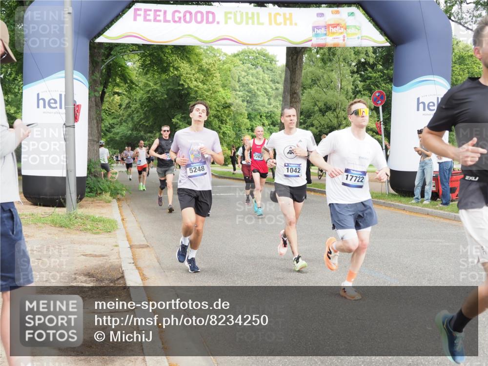29.06.2025 - hella hamburg halbmarathon MichiJ http://msf.ph/oto/8234250 29.06.2025 10:26:53 Zwischen KM18-KM19 1042, 2262, 2296, 4148, 5248, 8002, 11423, 14274, 17722 meine-sportfotos.de