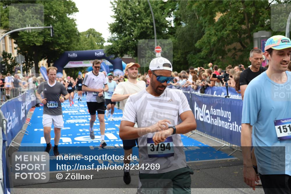 29.06.2025 - hella hamburg halbmarathon Zöllner http://msf.ph/oto/8234269 29.06.2025 10:54:40 Ziel 1125, 2474, 3310, 5259, 7478, 8798, 9012, 10040, 10368, 10376, 12489, 12607, 15389, 15584, 17765, 19000 meine-sportfotos.de