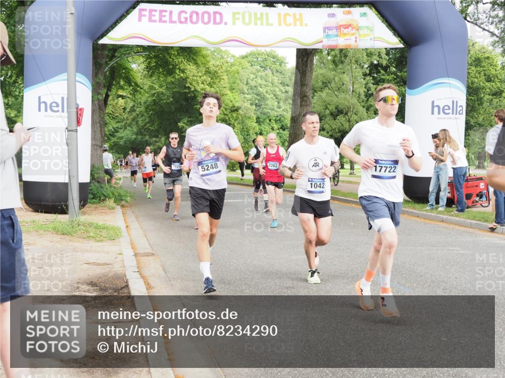 29.06.2025 - hella hamburg halbmarathon MichiJ http://msf.ph/oto/8234290 29.06.2025 10:26:53 Zwischen KM18-KM19 1042, 2262, 2296, 4148, 5248, 8002, 11423, 14274, 17722 meine-sportfotos.de