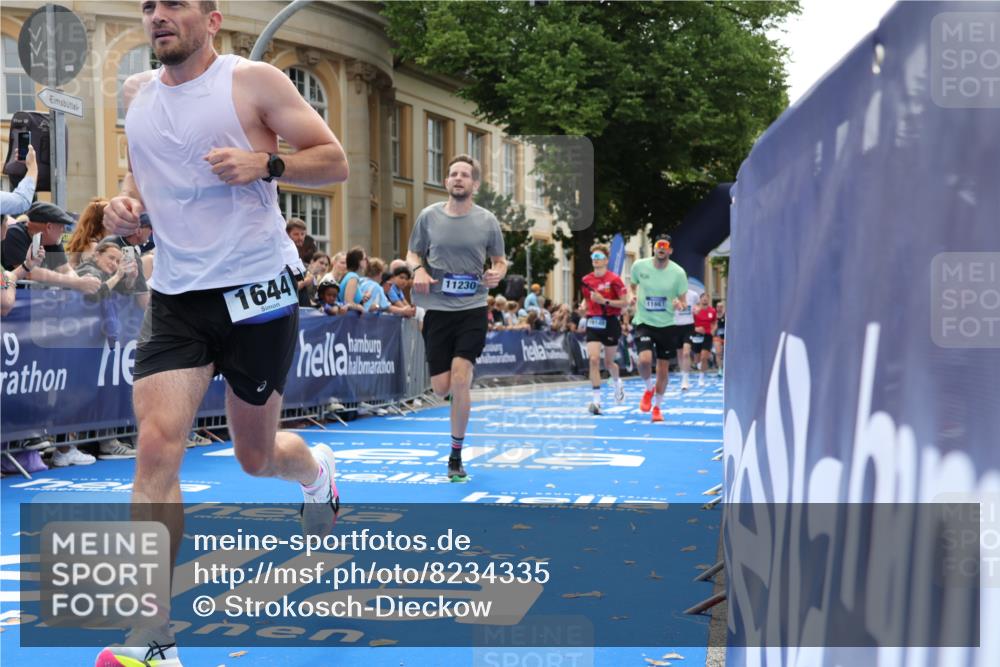 29.06.2025 - hella hamburg halbmarathon Strokosch-Dieckow http://msf.ph/oto/8234335 29.06.2025 10:34:34 Ziel 1644, 5152, 5554, 6169, 6305, 6878, 7534, 8395, 11230, 11661, 13618, 14289, 14603, 15887, 16148, 17014, 18026 meine-sportfotos.de