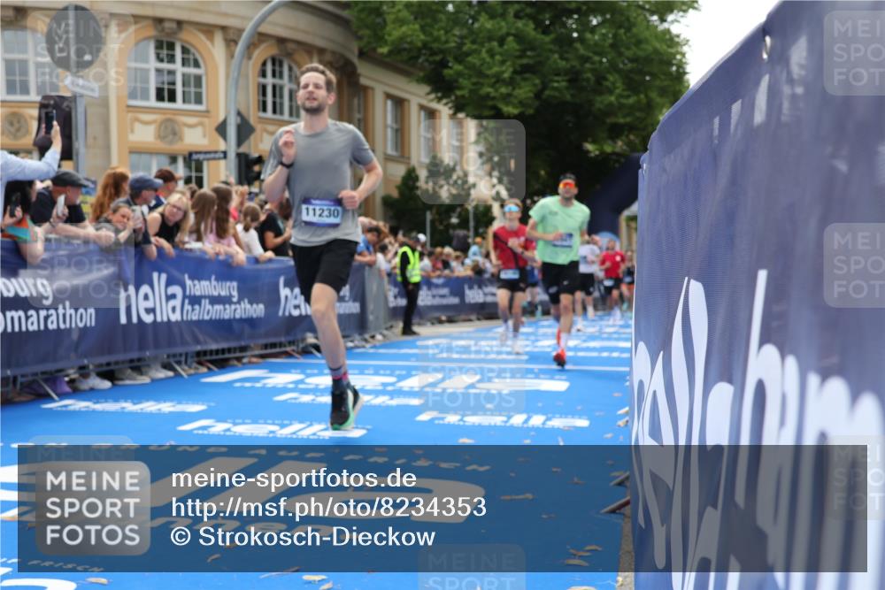 29.06.2025 - hella hamburg halbmarathon Strokosch-Dieckow http://msf.ph/oto/8234353 29.06.2025 10:34:35 Ziel 1644, 5152, 5554, 6169, 6878, 7534, 8395, 11230, 11661, 13618, 14289, 14603, 15887, 16148, 17014, 18026 meine-sportfotos.de