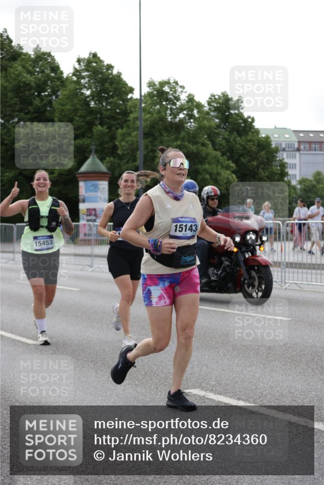 29.06.2025 - hella hamburg halbmarathon Jannik Wohlers http://msf.ph/oto/8234360 29.06.2025 10:28:31 Lombardsbrücke 1518, 1557, 1869, 3717, 4161, 4362, 4834, 4982, 5167, 5249, 5250, 7169, 10068, 12099, 12442, 14205, 15143, 15256, 15452, 15453, 16643 meine-sportfotos.de