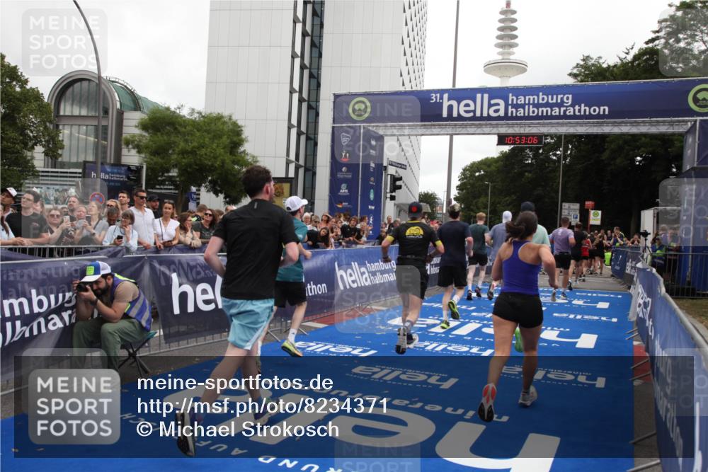 29.06.2025 - hella hamburg halbmarathon Michael Strokosch http://msf.ph/oto/8234371 29.06.2025 10:53:05 Ziel 3059, 3258, 3334, 4121, 4770, 5907, 7509, 7864, 8587, 9093, 9537, 12155, 12367, 12519, 12910, 14791, 15430, 18590, 18720 meine-sportfotos.de