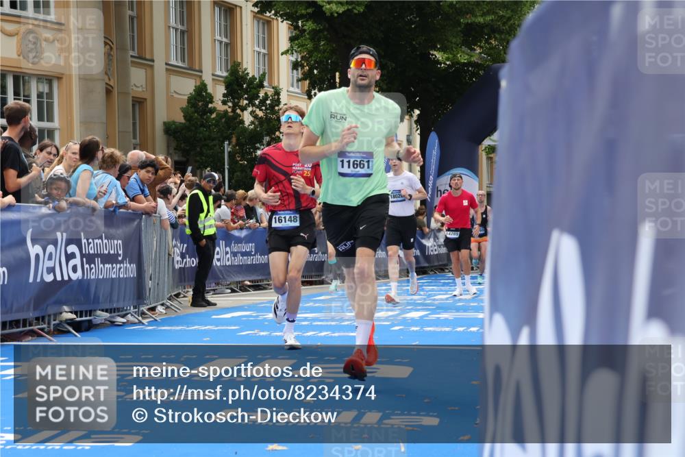 29.06.2025 - hella hamburg halbmarathon Strokosch-Dieckow http://msf.ph/oto/8234374 29.06.2025 10:34:36 Ziel 1644, 5152, 5554, 6169, 6878, 7534, 8395, 11230, 11661, 12369, 14289, 14549, 14603, 15887, 16148, 17014, 18026 meine-sportfotos.de