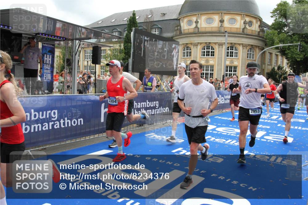 29.06.2025 - hella hamburg halbmarathon Michael Strokosch http://msf.ph/oto/8234376 29.06.2025 10:47:35 Ziel 1012, 1070, 1320, 1592, 1696, 2284, 2839, 2869, 2953, 3304, 5532, 5889, 6009, 8023, 8234, 8852, 8927, 9305, 10969, 11021, 12870, 13223, 13303, 14619, 15451, 15479, 15923, 17846, 17905, 18104, 18758, 19181 meine-sportfotos.de