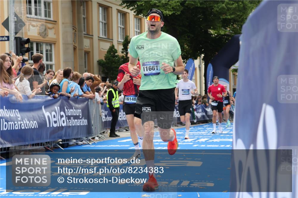 29.06.2025 - hella hamburg halbmarathon Strokosch-Dieckow http://msf.ph/oto/8234383 29.06.2025 10:34:36 Ziel 1644, 5152, 5554, 6169, 6878, 7534, 8395, 11230, 11661, 12369, 14289, 14549, 14603, 15887, 16148, 17014, 18026 meine-sportfotos.de