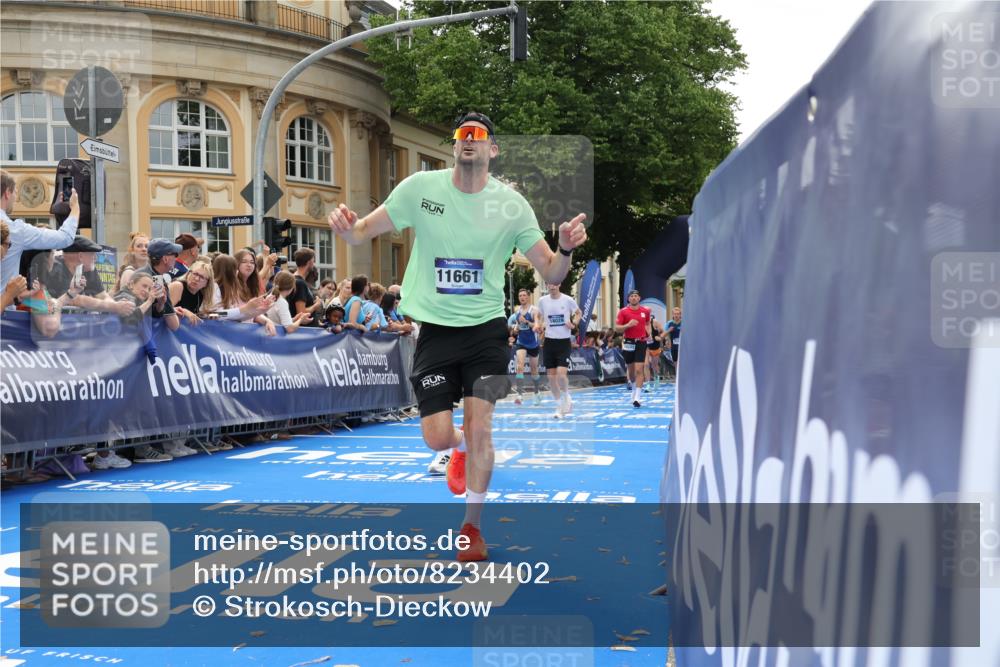 29.06.2025 - hella hamburg halbmarathon Strokosch-Dieckow http://msf.ph/oto/8234402 29.06.2025 10:34:36 Ziel 1644, 5152, 5554, 6169, 6878, 7534, 8395, 11230, 11661, 12369, 14289, 14549, 14603, 15887, 16148, 17014, 18026 meine-sportfotos.de
