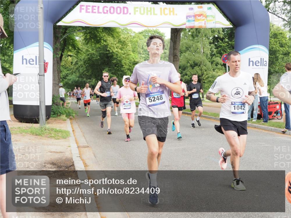 29.06.2025 - hella hamburg halbmarathon MichiJ http://msf.ph/oto/8234409 29.06.2025 10:26:54 Zwischen KM18-KM19 1042, 2262, 2296, 4148, 5248, 7229, 8002, 11423, 11952, 14274, 15888, 17722 meine-sportfotos.de