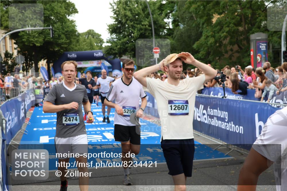 29.06.2025 - hella hamburg halbmarathon Zöllner http://msf.ph/oto/8234421 29.06.2025 10:54:41 Ziel 1125, 1496, 2474, 3310, 5259, 7478, 9012, 10040, 10368, 10376, 12489, 15389, 15584, 17765, 19000 meine-sportfotos.de