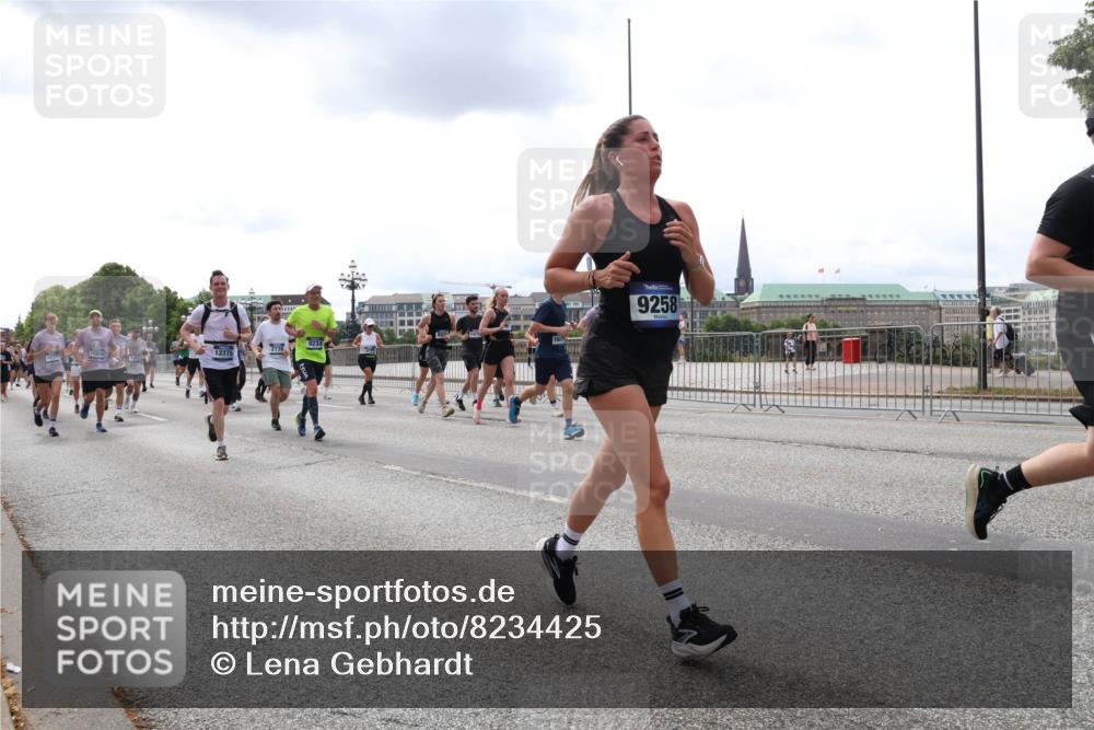 29.06.2025 - hella hamburg halbmarathon Lena Gebhardt http://msf.ph/oto/8234425 29.06.2025 10:33:38 Lombardsbrücke 1189, 1275, 1764, 1896, 1995, 2038, 2054, 2085, 2342, 2776, 2838, 3170, 3264, 3340, 3341, 3345, 3560, 3812, 4164, 4361, 4433, 4445, 4449, 4479, 4696, 4942, 5075, 5096, 5141, 5180, 5557, 5566, 5569, 5691, 5821, 5822, 5887, 6109, 6515, 6516, 6773, 6854, 6956, 6999, 7027, 7565, 7653, 7705, 8021, 8157, 8202, 8282, 8375, 8377, 8383, 8401, 8595, 8891, 9094, 9234, 9258, 9289, 9438, 9591, 9592, 9750, 9780, 9799, 9875, 9995, 10007, 10071, 10561, 11229, 11713, 11811, 11826 meine-sportfotos.de