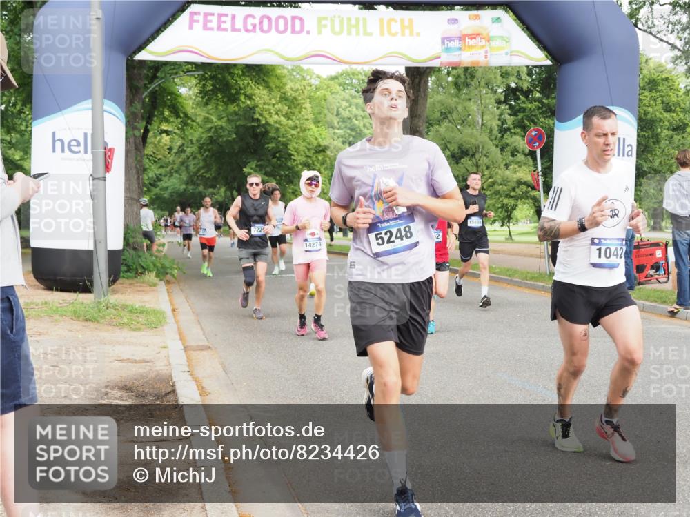 29.06.2025 - hella hamburg halbmarathon MichiJ http://msf.ph/oto/8234426 29.06.2025 10:26:54 Zwischen KM18-KM19 1042, 2262, 2296, 4148, 5248, 7229, 8002, 11423, 11952, 14274, 15888, 17722 meine-sportfotos.de
