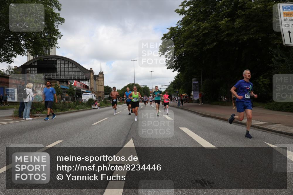 29.06.2025 - hella hamburg halbmarathon Yannick Fuchs http://msf.ph/oto/8234446 29.06.2025 10:34:25 20KM 1358, 1975, 2044, 2573, 2972, 3547, 3626, 4381, 4398, 4565, 4766, 4888, 5752, 6149, 8319, 8346, 8574, 8933, 9116, 9540, 11284, 11714, 11806, 12046, 12091, 12372, 13190, 14077, 14272, 14699, 15421, 15435, 15828, 17425, 17668, 17792, 17916, 17973, 18013, 18154, 18803 meine-sportfotos.de