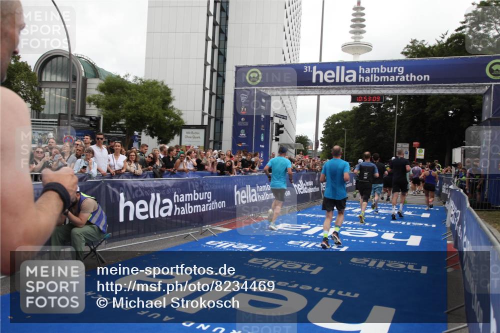29.06.2025 - hella hamburg halbmarathon Michael Strokosch http://msf.ph/oto/8234469 29.06.2025 10:53:08 Ziel 2208, 3059, 3258, 3334, 4121, 7509, 7864, 8587, 9093, 9537, 12155, 12367, 12519, 12910, 14323, 14791, 18590, 19208 meine-sportfotos.de