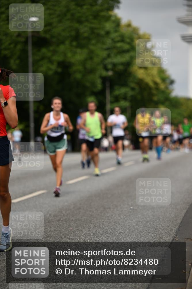 29.06.2025 - hella hamburg halbmarathon Dr. Thomas Lammeyer http://msf.ph/oto/8234480 29.06.2025 10:13:37 Kennedybrücke 3921, 5511, 7081, 7187, 7333, 7636, 9306, 9366, 9434, 9674, 9781, 10036, 10819, 10943, 11067 meine-sportfotos.de
