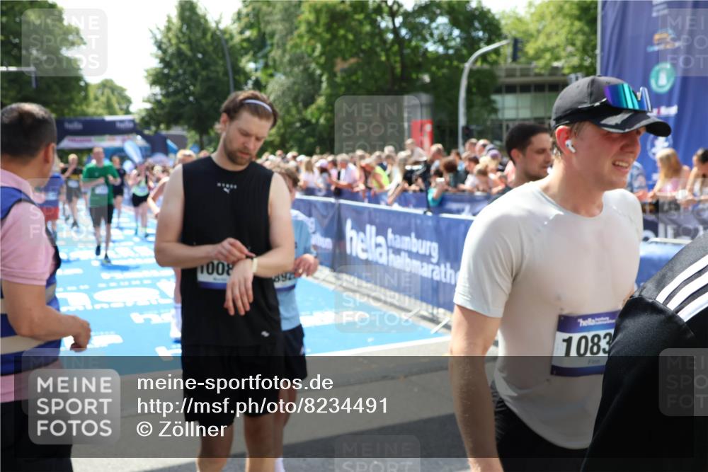 29.06.2025 - hella hamburg halbmarathon Zöllner http://msf.ph/oto/8234491 29.06.2025 11:34:44 Ziel 3958, 3995, 4347, 6515, 8715, 10606, 11921, 11928, 12826, 12827, 14014, 14112, 16345, 16762, 17675, 18929 meine-sportfotos.de