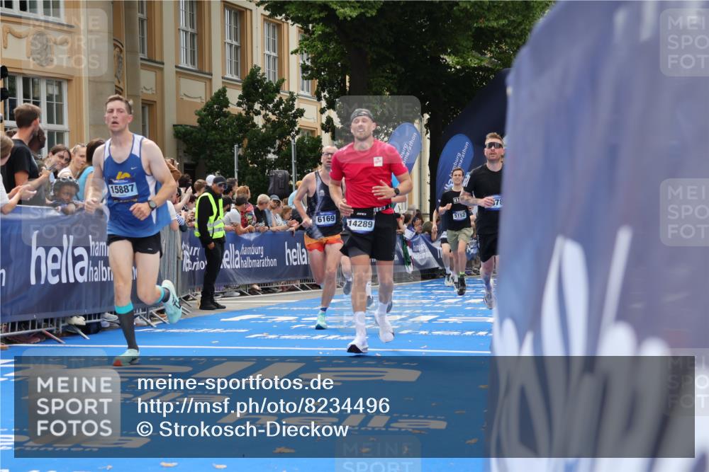 29.06.2025 - hella hamburg halbmarathon Strokosch-Dieckow http://msf.ph/oto/8234496 29.06.2025 10:34:39 Ziel 1217, 1562, 5048, 5152, 5554, 6169, 6878, 8395, 11230, 11661, 12369, 14289, 14388, 14549, 14603, 15887, 16148, 17014, 18026, 18237 meine-sportfotos.de