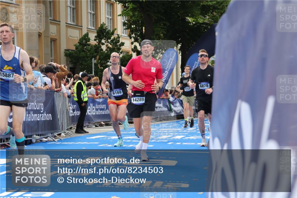 29.06.2025 - hella hamburg halbmarathon Strokosch-Dieckow http://msf.ph/oto/8234503 29.06.2025 10:34:39 Ziel 1217, 1562, 5048, 5152, 5554, 6169, 6878, 8395, 11230, 11661, 12369, 14289, 14388, 14549, 14603, 15887, 16148, 17014, 18026, 18237 meine-sportfotos.de
