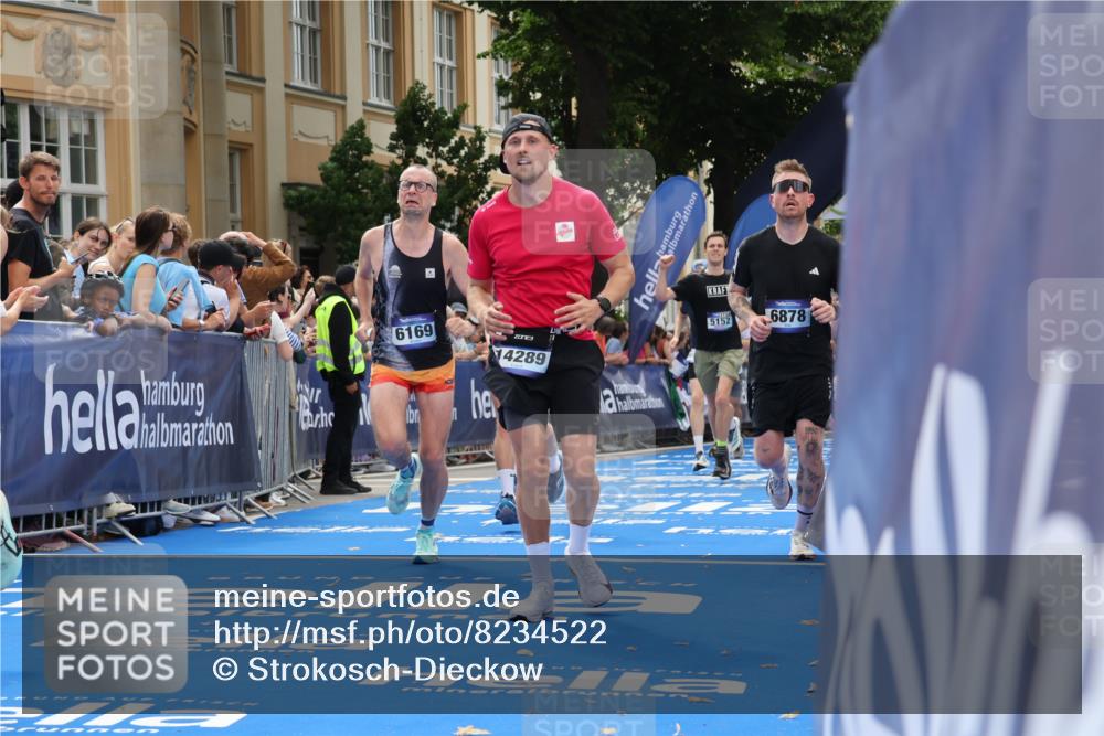 29.06.2025 - hella hamburg halbmarathon Strokosch-Dieckow http://msf.ph/oto/8234522 29.06.2025 10:34:40 Ziel 1217, 1562, 2879, 5048, 5152, 5554, 6169, 6878, 8395, 11661, 12369, 14289, 14388, 14549, 14603, 14629, 15887, 15991, 16148, 17014, 18026, 18237 meine-sportfotos.de