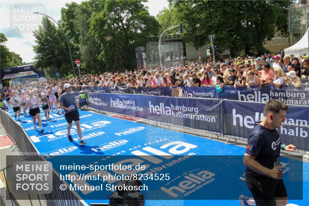 29.06.2025 - hella hamburg halbmarathon Michael Strokosch http://msf.ph/oto/8234525 29.06.2025 11:44:59 Ziel 1008, 1010, 1314, 4139, 4329, 4483, 4627, 5001, 5735, 8792, 9243, 11421, 12660, 12661, 14163, 15101, 15852, 16560, 17116, 18544, 18782 meine-sportfotos.de