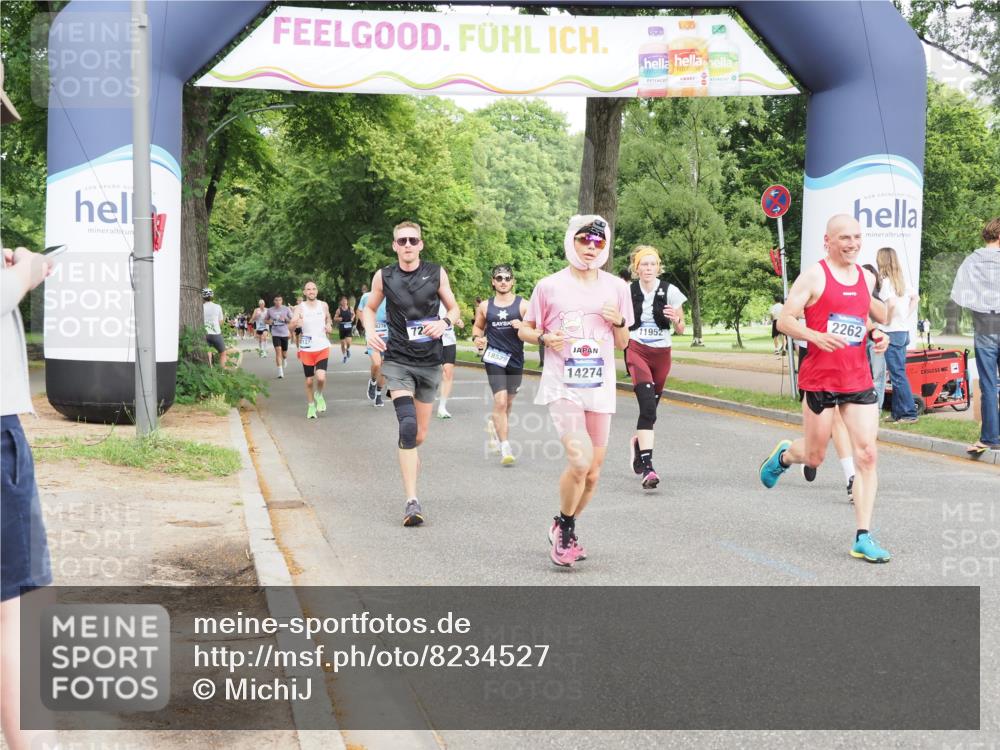 29.06.2025 - hella hamburg halbmarathon MichiJ http://msf.ph/oto/8234527 29.06.2025 10:26:55 Zwischen KM18-KM19 1042, 2262, 2296, 4148, 5248, 7229, 8002, 11952, 14274, 15888, 17722 meine-sportfotos.de