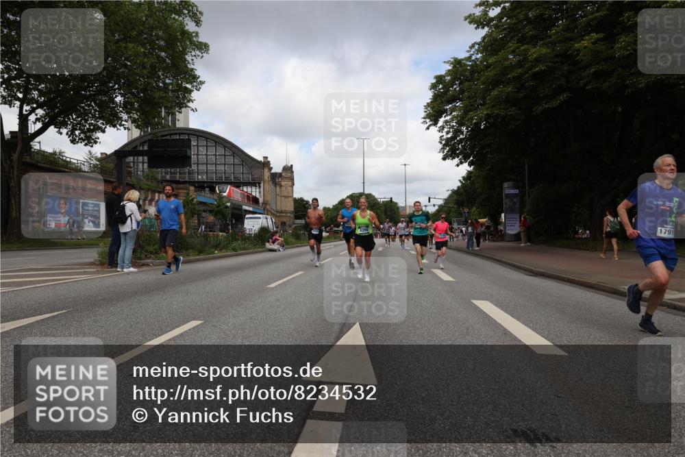29.06.2025 - hella hamburg halbmarathon Yannick Fuchs http://msf.ph/oto/8234532 29.06.2025 10:34:25 20KM 1358, 1975, 2044, 2573, 2972, 3547, 3626, 4381, 4398, 4565, 4766, 4888, 5752, 6149, 8319, 8346, 8574, 8933, 9116, 9540, 11284, 11714, 11806, 12046, 12091, 12372, 13190, 14077, 14272, 14699, 15421, 15435, 15828, 17425, 17668, 17792, 17916, 17973, 18013, 18154, 18803 meine-sportfotos.de