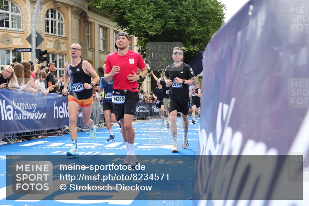 29.06.2025 - hella hamburg halbmarathon Strokosch-Dieckow http://msf.ph/oto/8234571 29.06.2025 10:34:41 Ziel 1217, 1562, 2879, 5048, 5152, 5554, 6169, 6878, 8395, 12369, 14289, 14388, 14549, 14603, 14629, 15887, 15991, 16148, 17014, 18026, 18237 meine-sportfotos.de