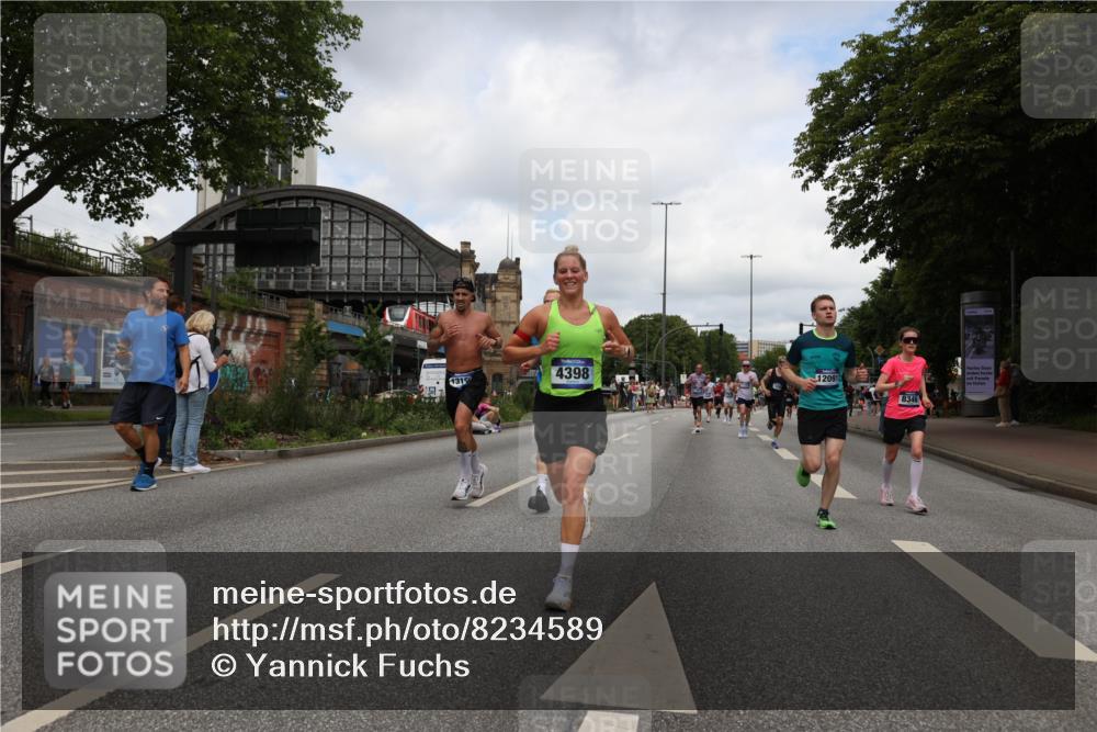29.06.2025 - hella hamburg halbmarathon Yannick Fuchs http://msf.ph/oto/8234589 29.06.2025 10:34:26 20KM 1358, 1975, 2044, 2573, 2972, 3547, 3626, 4381, 4398, 4766, 4888, 5752, 6149, 7495, 7622, 8319, 8346, 8574, 8933, 9116, 9540, 11284, 11714, 11806, 12046, 12091, 12372, 13190, 14077, 14699, 15421, 15435, 15828, 17425, 17792, 17916, 17973, 18013, 18154, 18803 meine-sportfotos.de