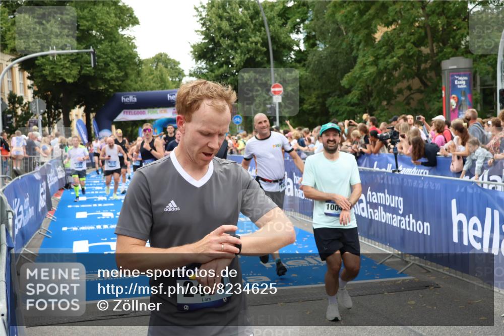 29.06.2025 - hella hamburg halbmarathon Zöllner http://msf.ph/oto/8234625 29.06.2025 10:54:43 Ziel 1125, 1496, 2561, 3310, 7478, 8449, 9012, 10040, 10368, 10376, 12489, 13147, 14239, 15389, 15408, 15584, 17231, 17765, 19000 meine-sportfotos.de