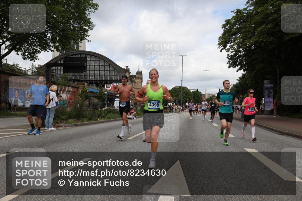 29.06.2025 - hella hamburg halbmarathon Yannick Fuchs http://msf.ph/oto/8234630 29.06.2025 10:34:26 20KM 1358, 1975, 2044, 2573, 2972, 3547, 3626, 4381, 4398, 4766, 4888, 5752, 6149, 7495, 7622, 8319, 8346, 8574, 8933, 9116, 9540, 11284, 11714, 11806, 12046, 12091, 12372, 13190, 14077, 14699, 15421, 15435, 15828, 17425, 17792, 17916, 17973, 18013, 18154, 18803 meine-sportfotos.de
