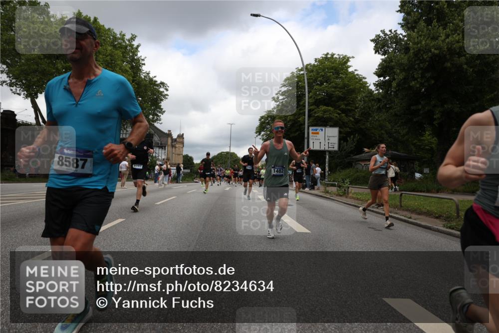 29.06.2025 - hella hamburg halbmarathon Yannick Fuchs http://msf.ph/oto/8234634 29.06.2025 10:47:02 20KM 1258, 1482, 1683, 2074, 2111, 2208, 2346, 2910, 3334, 3399, 3999, 4065, 4419, 4587, 4726, 5077, 5169, 5194, 5607, 5907, 6198, 6897, 7232, 7383, 7509, 8273, 8361, 8587, 8651, 8955, 9065, 9163, 9537, 10529, 10724, 11217, 11588, 11589, 11604, 11689, 11992, 12155, 12482, 12875, 12910, 14805, 15430, 15681, 15980, 16467, 16929, 17710, 18249, 18331, 18720, 18901, 19208, 19244 meine-sportfotos.de