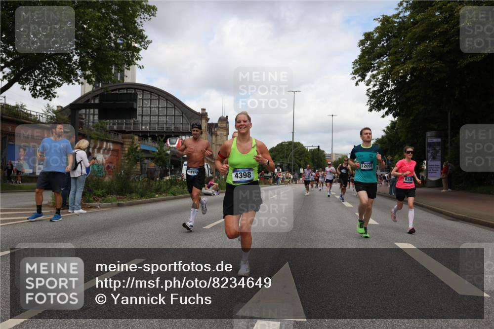 29.06.2025 - hella hamburg halbmarathon Yannick Fuchs http://msf.ph/oto/8234649 29.06.2025 10:34:26 20KM 1358, 1975, 2044, 2573, 2972, 3547, 3626, 4381, 4398, 4766, 4888, 5752, 6149, 7495, 7622, 8319, 8346, 8574, 8933, 9116, 9540, 11284, 11714, 11806, 12046, 12091, 12372, 13190, 14077, 14699, 15421, 15435, 15828, 17425, 17792, 17916, 17973, 18013, 18154, 18803 meine-sportfotos.de