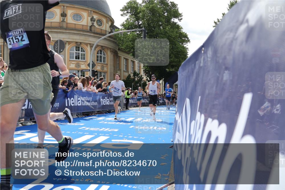 29.06.2025 - hella hamburg halbmarathon Strokosch-Dieckow http://msf.ph/oto/8234670 29.06.2025 10:34:45 Ziel 1217, 1562, 2879, 5048, 5152, 5554, 6169, 6878, 7466, 8395, 12204, 12369, 14289, 14388, 14549, 14603, 14629, 14952, 15991, 17014, 18237, 18419, 18837 meine-sportfotos.de