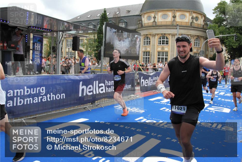 29.06.2025 - hella hamburg halbmarathon Michael Strokosch http://msf.ph/oto/8234671 29.06.2025 10:47:36 Ziel 1070, 1320, 1592, 1696, 2284, 2953, 3304, 5532, 5889, 6009, 8023, 8234, 8852, 8927, 10969, 11021, 12870, 13223, 13303, 14618, 14619, 15451, 15479, 17846, 17905, 18104, 18970, 19181 meine-sportfotos.de