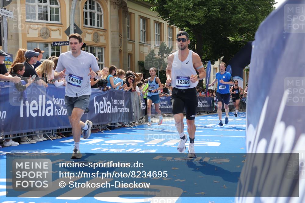 29.06.2025 - hella hamburg halbmarathon Strokosch-Dieckow http://msf.ph/oto/8234695 29.06.2025 10:34:45 Ziel 1217, 1562, 2879, 5048, 5152, 5554, 6169, 6878, 7466, 8395, 12204, 12369, 14289, 14388, 14549, 14603, 14629, 14952, 15991, 17014, 18237, 18419, 18837 meine-sportfotos.de