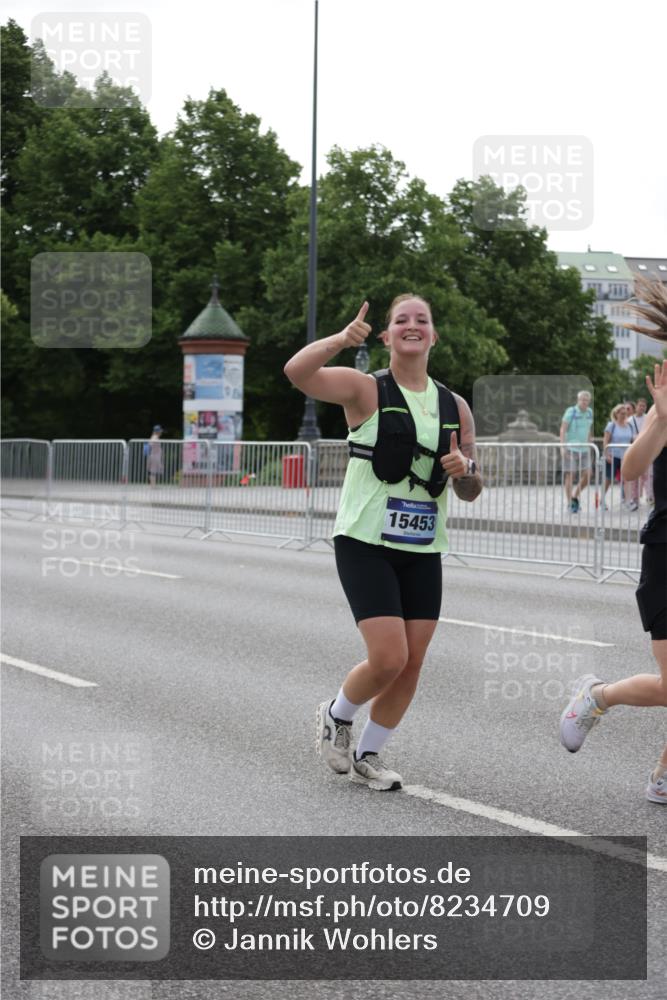 29.06.2025 - hella hamburg halbmarathon Jannik Wohlers http://msf.ph/oto/8234709 29.06.2025 10:28:33 Lombardsbrücke 1518, 1557, 1869, 3717, 4161, 4362, 4834, 4982, 5167, 5249, 5250, 7169, 10068, 12099, 12442, 14205, 15143, 15452, 15453 meine-sportfotos.de