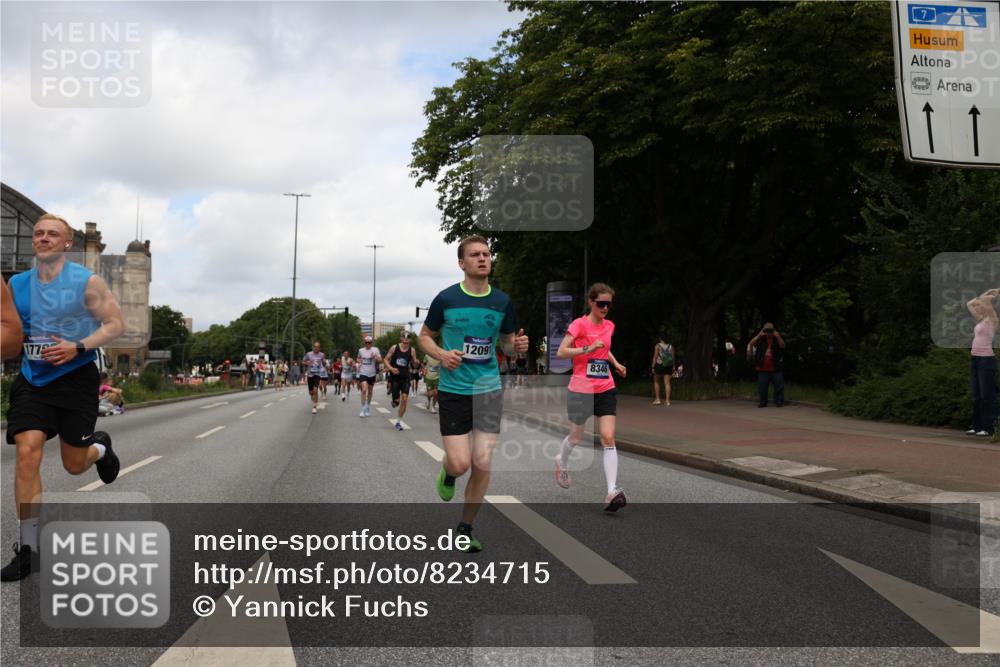 29.06.2025 - hella hamburg halbmarathon Yannick Fuchs http://msf.ph/oto/8234715 29.06.2025 10:34:27 20KM 1358, 1975, 2044, 2573, 2972, 3547, 3626, 4381, 4398, 4766, 4888, 5752, 6149, 6152, 7495, 7622, 8346, 8467, 8574, 8933, 9116, 9540, 11284, 11714, 11806, 12046, 12091, 12372, 13190, 14077, 14699, 15421, 15435, 15828, 17425, 17792, 17916, 17973, 18013, 18154 meine-sportfotos.de