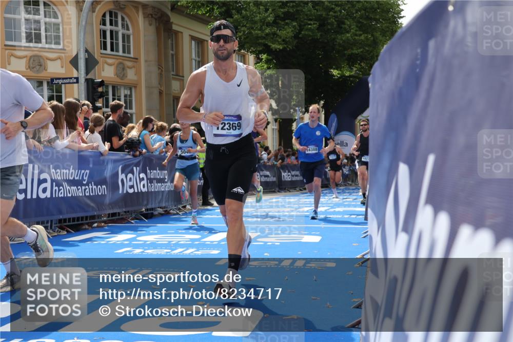 29.06.2025 - hella hamburg halbmarathon Strokosch-Dieckow http://msf.ph/oto/8234717 29.06.2025 10:34:46 Ziel 1217, 1562, 2879, 4477, 5048, 5152, 5554, 6878, 7466, 8395, 12204, 12369, 14289, 14388, 14549, 14603, 14629, 14952, 15991, 17014, 18183, 18237, 18419, 18837 meine-sportfotos.de