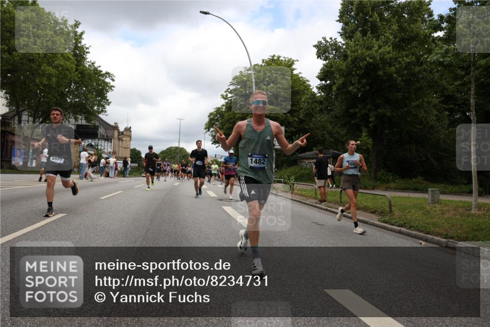 29.06.2025 - hella hamburg halbmarathon Yannick Fuchs http://msf.ph/oto/8234731 29.06.2025 10:47:03 20KM 1258, 1482, 1683, 2074, 2208, 2346, 2910, 3059, 3334, 3399, 3999, 4065, 4419, 4587, 4726, 5077, 5607, 5907, 6198, 6897, 7232, 7383, 7509, 8273, 8361, 8587, 8651, 8955, 9065, 9163, 9537, 10529, 10724, 11217, 11588, 11589, 11604, 11689, 11992, 12155, 12482, 12875, 12910, 14805, 15430, 15681, 15980, 16467, 17710, 18249, 18720, 18901, 19208, 19244 meine-sportfotos.de