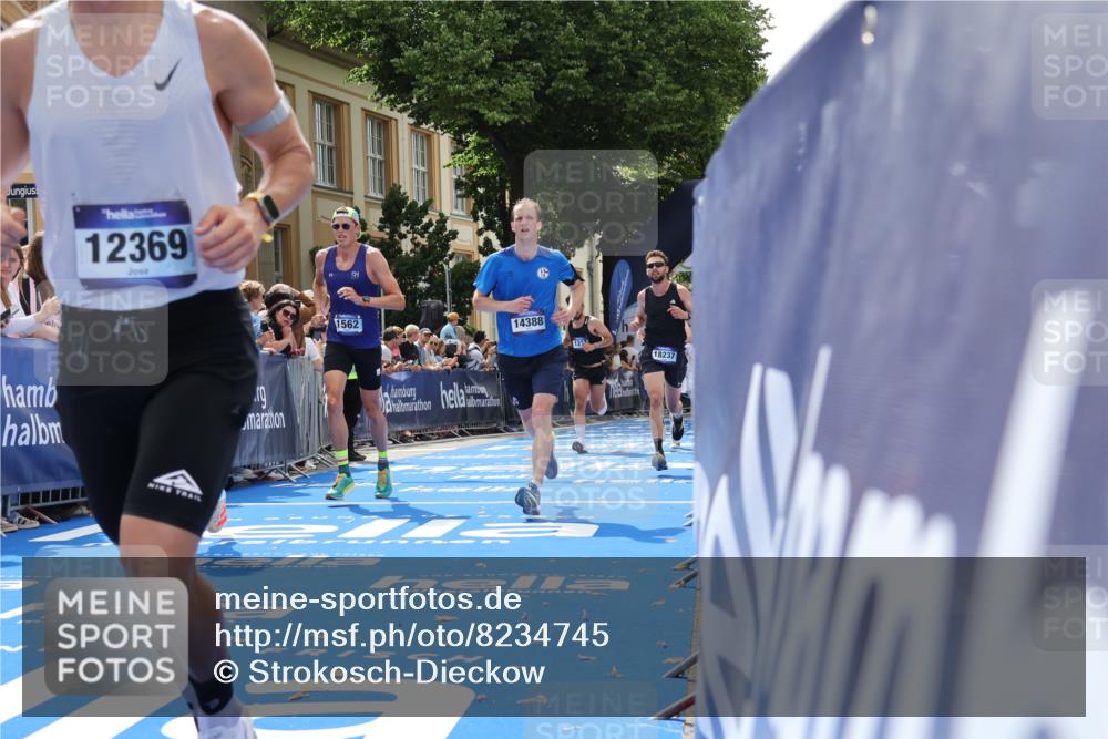 29.06.2025 - hella hamburg halbmarathon Strokosch-Dieckow http://msf.ph/oto/8234745 29.06.2025 10:34:47 Ziel 1217, 1562, 2879, 4477, 5048, 5152, 5554, 6704, 7466, 8395, 12204, 12369, 12751, 14289, 14388, 14549, 14603, 14629, 14952, 15991, 16712, 17014, 18183, 18237, 18419, 18837 meine-sportfotos.de