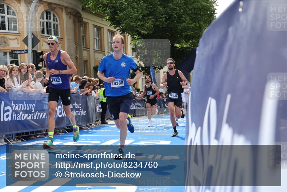 29.06.2025 - hella hamburg halbmarathon Strokosch-Dieckow http://msf.ph/oto/8234760 29.06.2025 10:34:47 Ziel 1217, 1562, 2879, 4477, 5048, 5152, 5554, 6704, 7466, 8395, 12204, 12369, 12751, 14289, 14388, 14549, 14603, 14629, 14952, 15991, 16712, 17014, 18183, 18237, 18419, 18837 meine-sportfotos.de