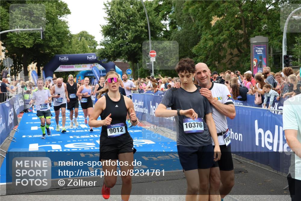 29.06.2025 - hella hamburg halbmarathon Zöllner http://msf.ph/oto/8234761 29.06.2025 10:54:45 Ziel 1125, 1496, 2561, 3310, 6587, 7478, 8449, 9012, 9227, 12186, 12489, 13147, 14239, 15389, 15408, 15584, 17231, 17765, 19000 meine-sportfotos.de