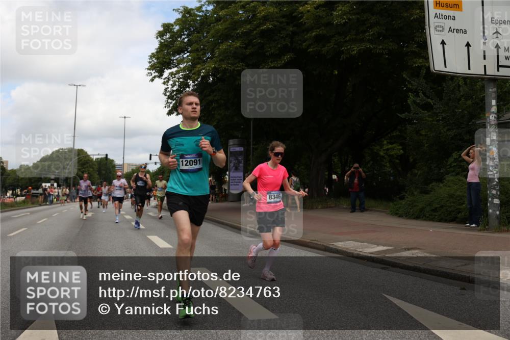 29.06.2025 - hella hamburg halbmarathon Yannick Fuchs http://msf.ph/oto/8234763 29.06.2025 10:34:27 20KM 1358, 1975, 2044, 2573, 2972, 3547, 3626, 4381, 4398, 4766, 4888, 5752, 6149, 6152, 7495, 7622, 8346, 8467, 8574, 8933, 9116, 9540, 11284, 11714, 11806, 12046, 12091, 12372, 13190, 14077, 14699, 15421, 15435, 15828, 17425, 17792, 17916, 17973, 18013, 18154 meine-sportfotos.de