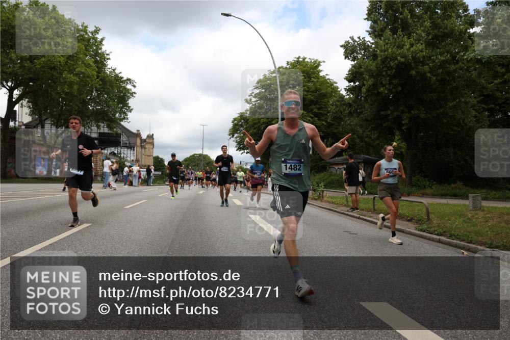 29.06.2025 - hella hamburg halbmarathon Yannick Fuchs http://msf.ph/oto/8234771 29.06.2025 10:47:03 20KM 1258, 1482, 1683, 2074, 2208, 2346, 2910, 3059, 3334, 3399, 3999, 4065, 4419, 4587, 4726, 5077, 5607, 5907, 6198, 6897, 7232, 7383, 7509, 8273, 8361, 8587, 8651, 8955, 9065, 9163, 9537, 10529, 10724, 11217, 11588, 11589, 11604, 11689, 11992, 12155, 12482, 12875, 12910, 14805, 15430, 15681, 15980, 16467, 17710, 18249, 18720, 18901, 19208, 19244 meine-sportfotos.de
